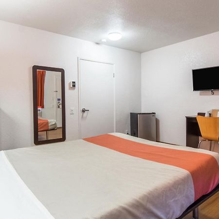 Motel 6 Bakersfield Exterior foto