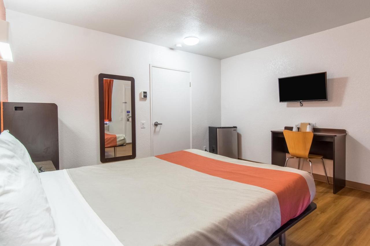 Motel 6 Bakersfield Exterior foto