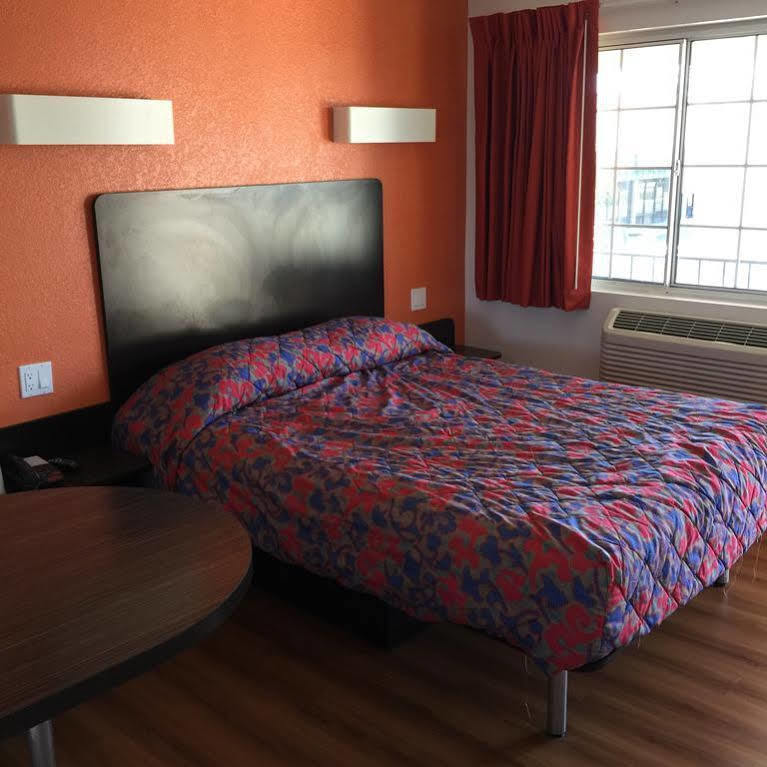 Motel 6 Bakersfield Exterior foto
