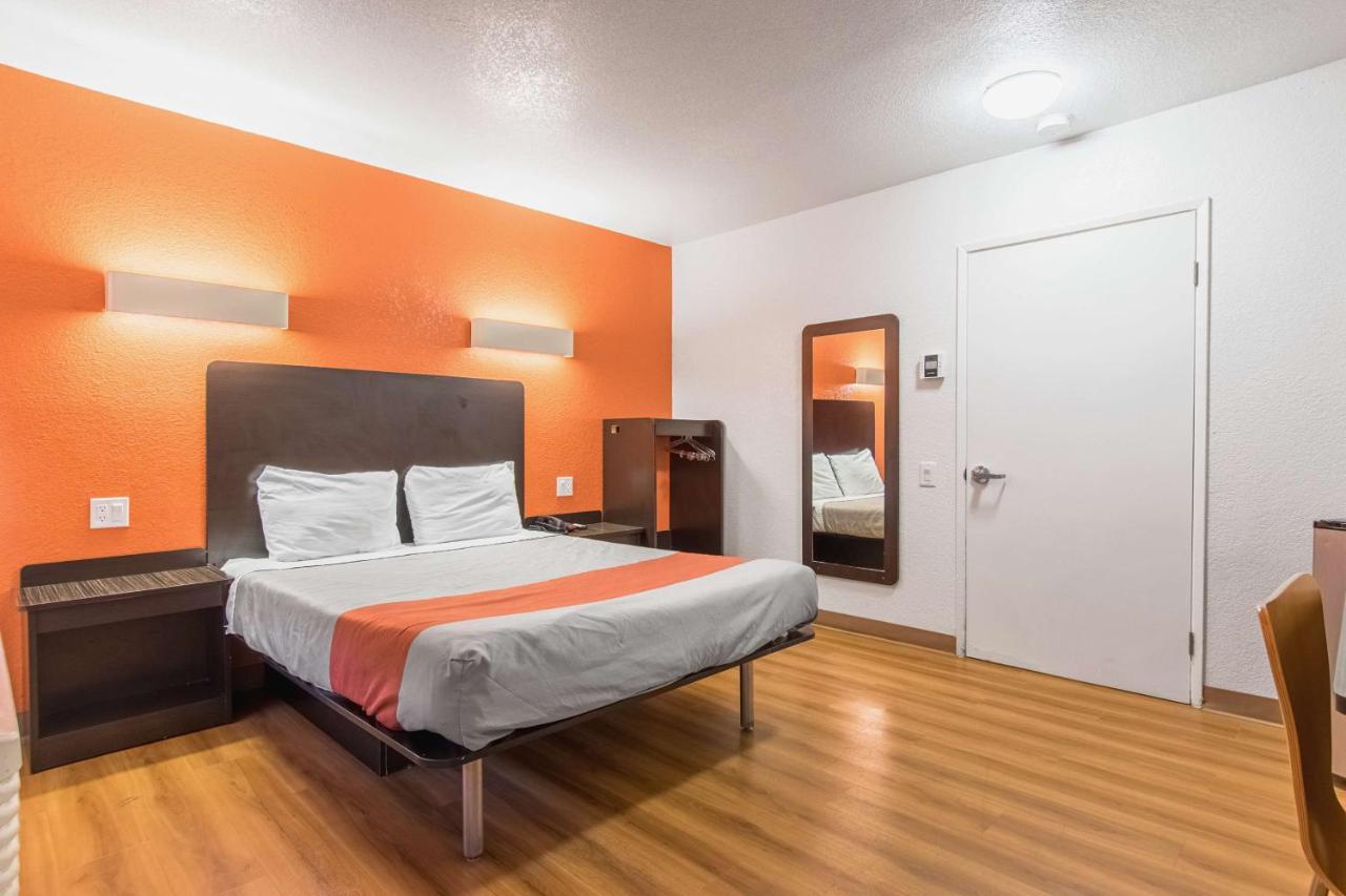 Motel 6 Bakersfield Exterior foto