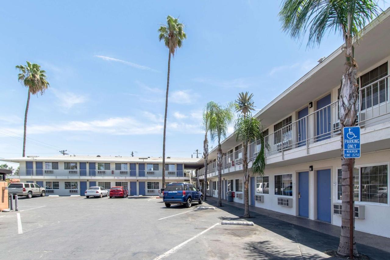 Motel 6 Bakersfield Exterior foto
