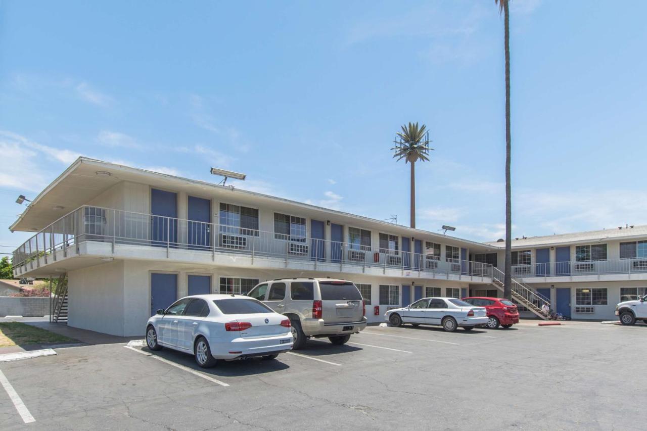 Motel 6 Bakersfield Exterior foto