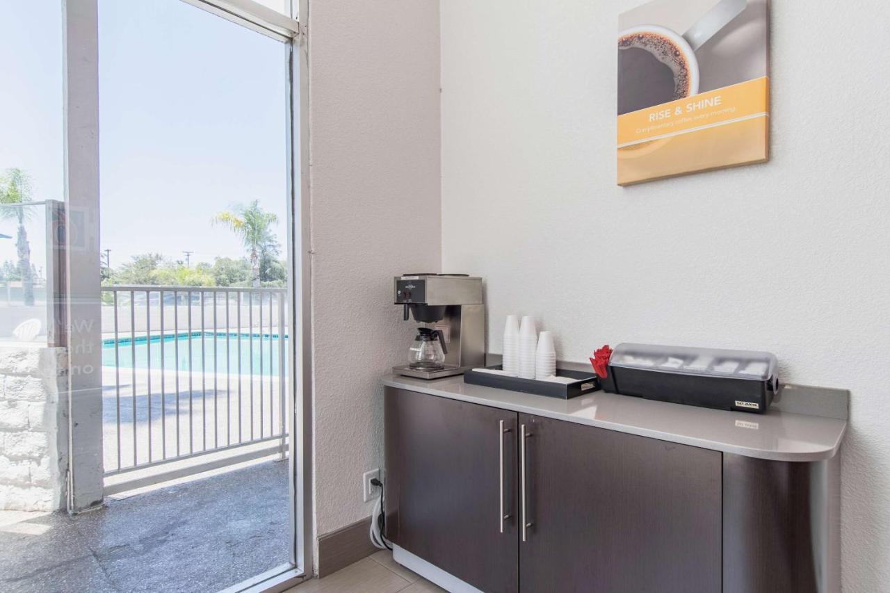 Motel 6 Bakersfield Exterior foto